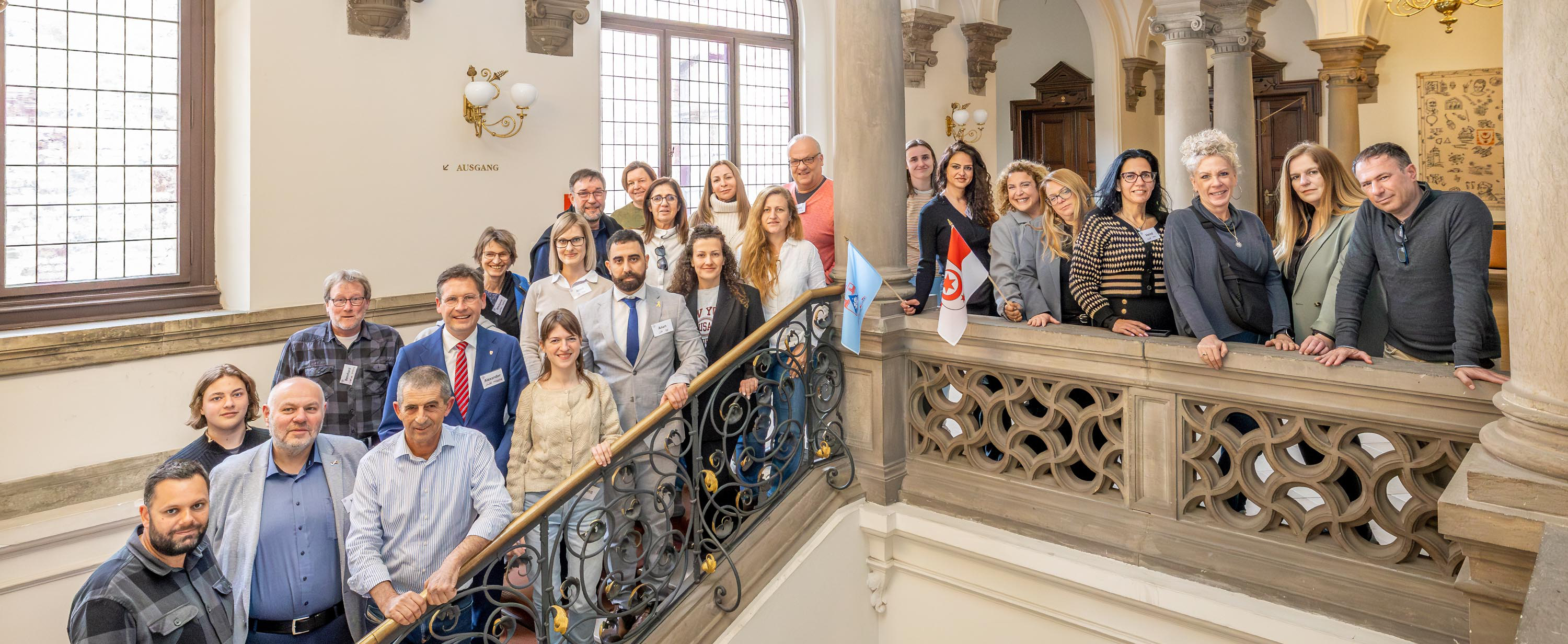 Gruppenbild auf einer Treppe