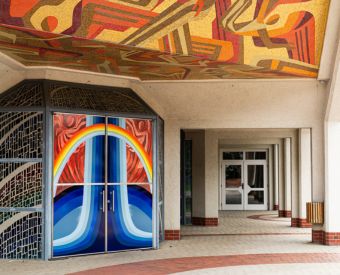 Ansicht Eingangstür mit Glasgestaltung