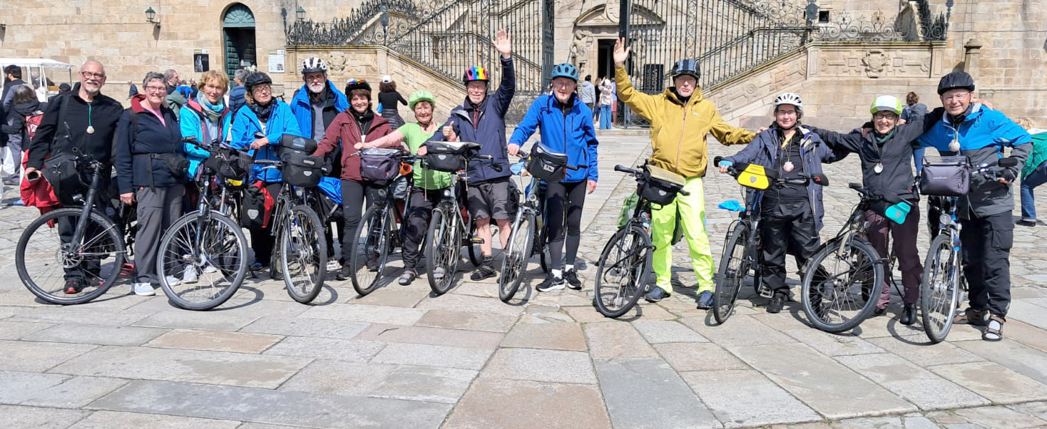 Eine Gruppe mit Fahrrädern