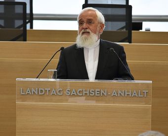 Bischof Feige am Rednerpult