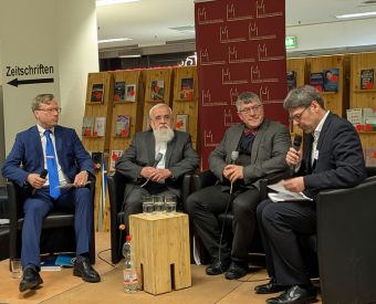 Menschen in einer Gesprächsrunde