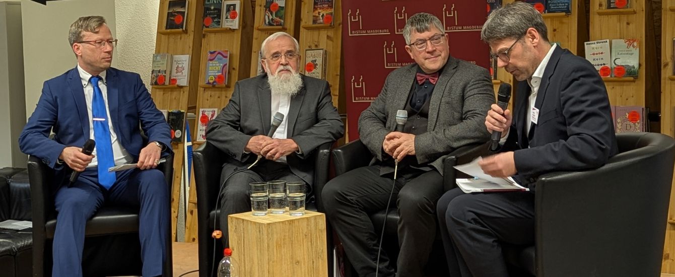 Menschen in einer Gesprächsrunde