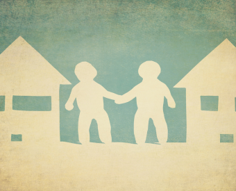 Grafik zweier Menschen, die sich an der Hand halten