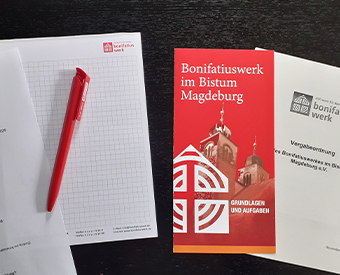 Zettel auf einem Tisch