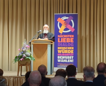 Bischof Feige bei einer Rede