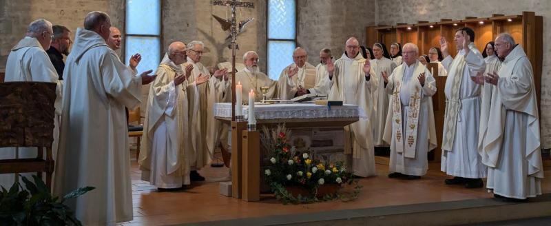Priester bei einer Messe