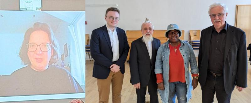 Menschen stehen in einem Raum