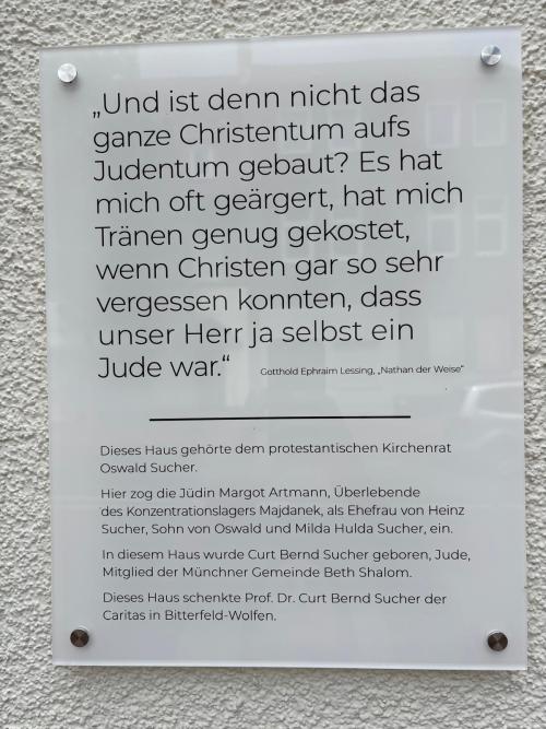 Gedenktafel mit Aufschrift