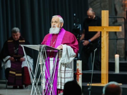 Bischof Feige bei einer Predigt