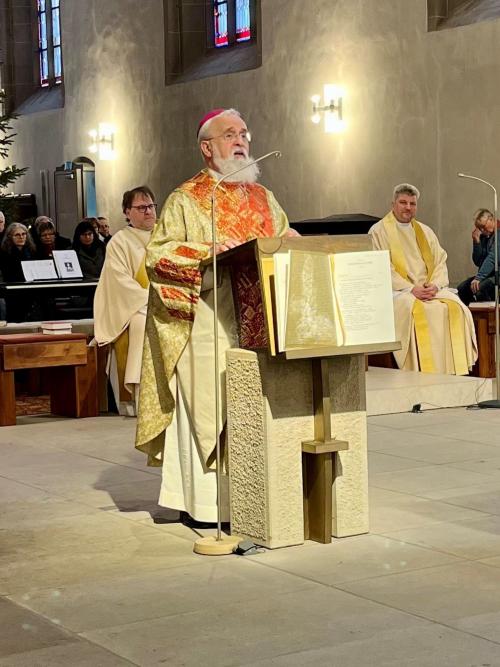 Bischof Feige am Ambo