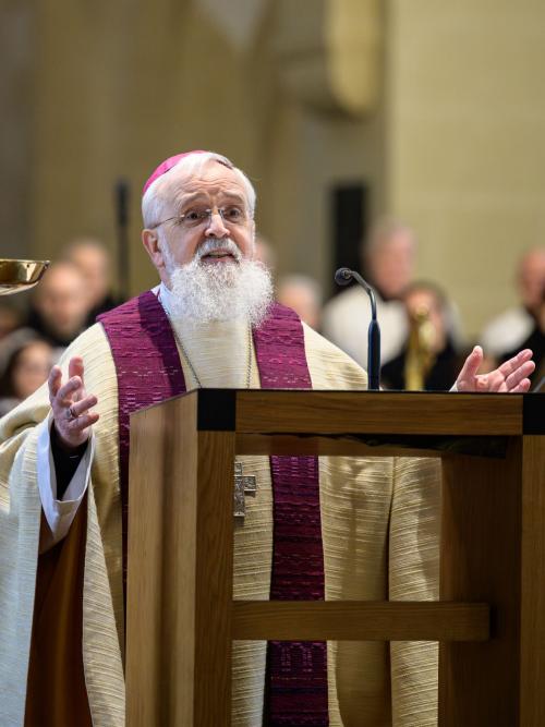 Bischof Feige am Ambo