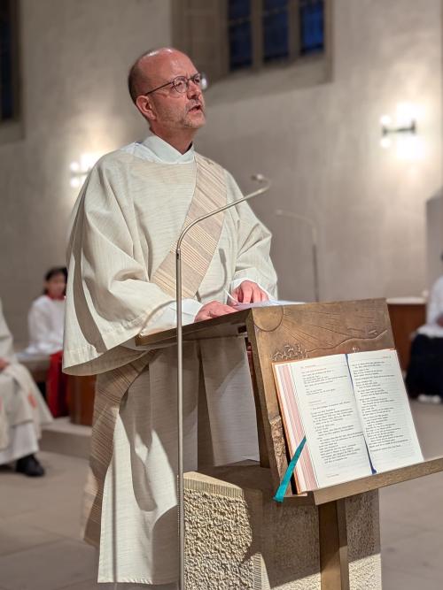 Diakon Matthias Marcinkowski am Ambo