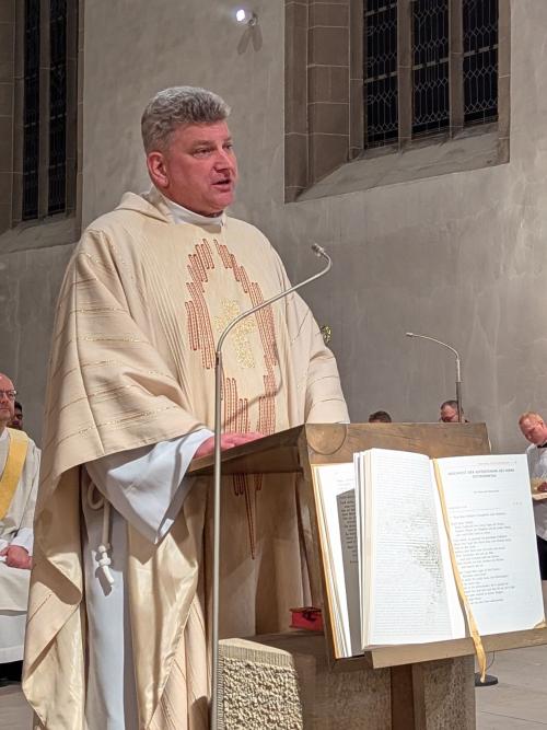 Dompropst Rudloff am Ambo