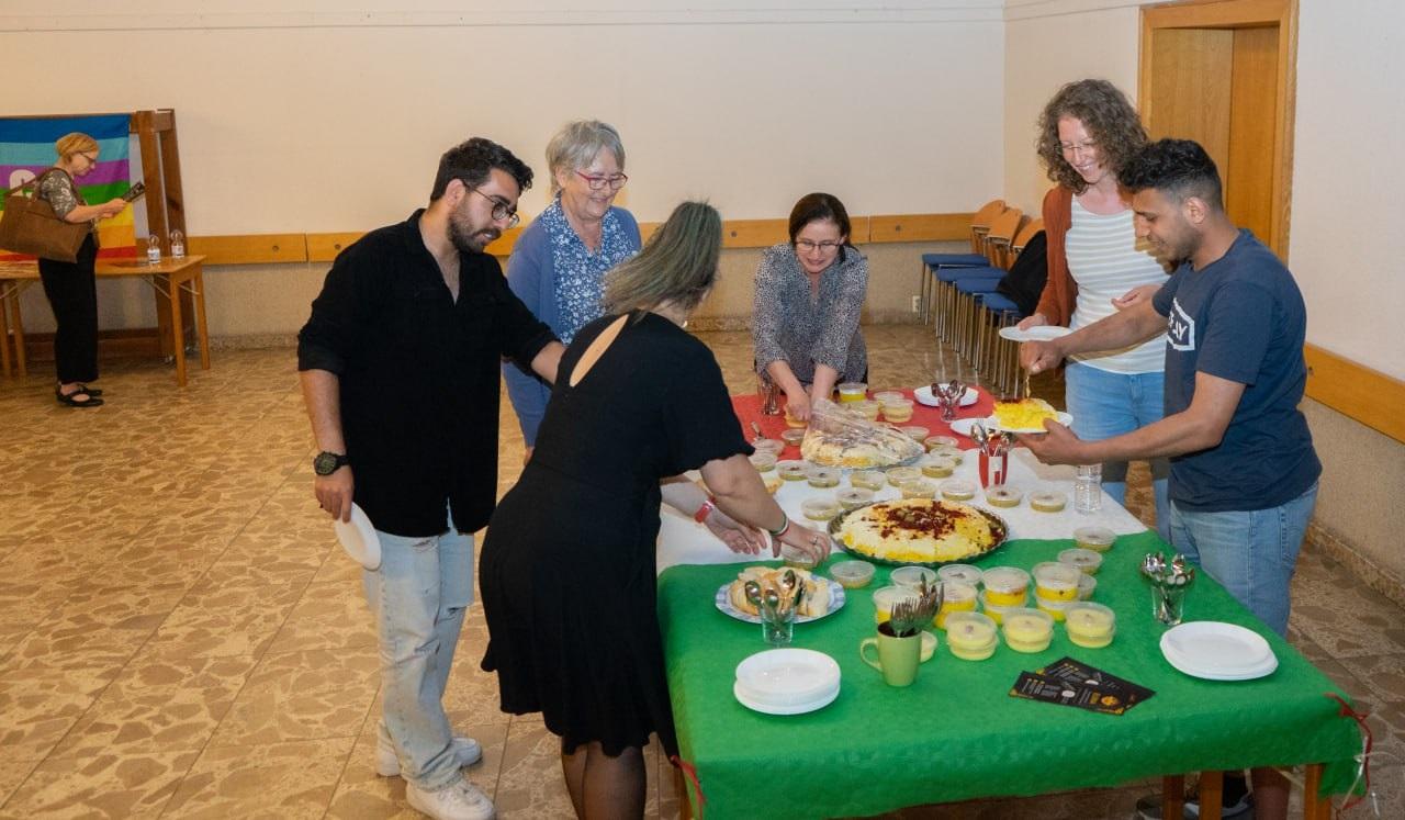 2023-06-27_Iranischer_Abend_Gste_am_persischen_Esstisch