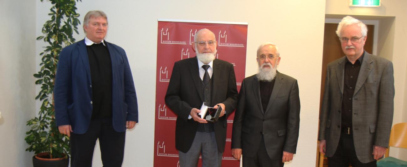 Bistumsmedaille_Hahn_1340_550