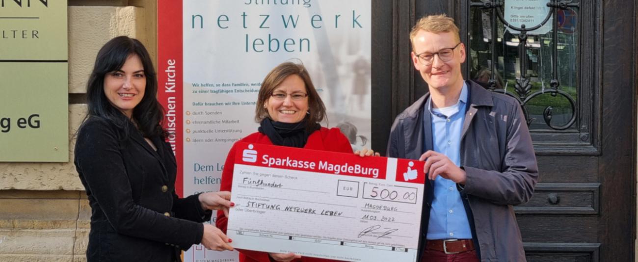 Spendenscheck-bergabe_der_Editha-Lions_an_das_netzwerk_leben_im_Mrz_2022_1340_550
