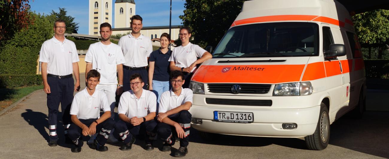 internationales_Team_vor_der_Wallfahrtskirche_1340_550