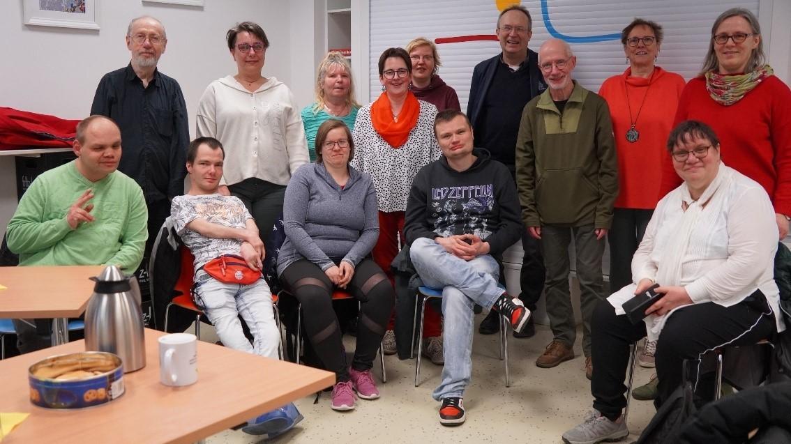 Gruppenfoto mit den Mitgliedern der Arbeitsgemeinschaft Inklusion im Bistum Magdeburg