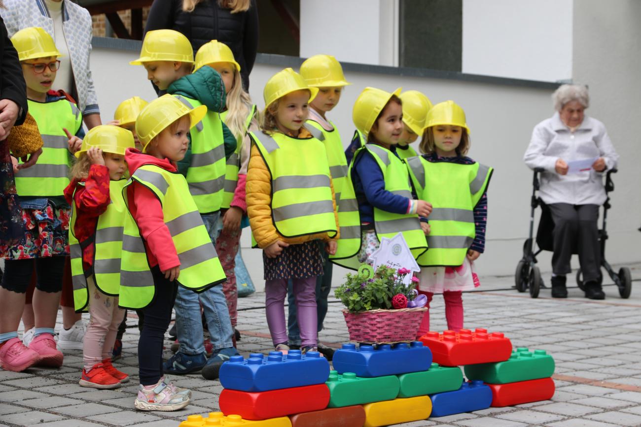 Kinder singen ein Lied