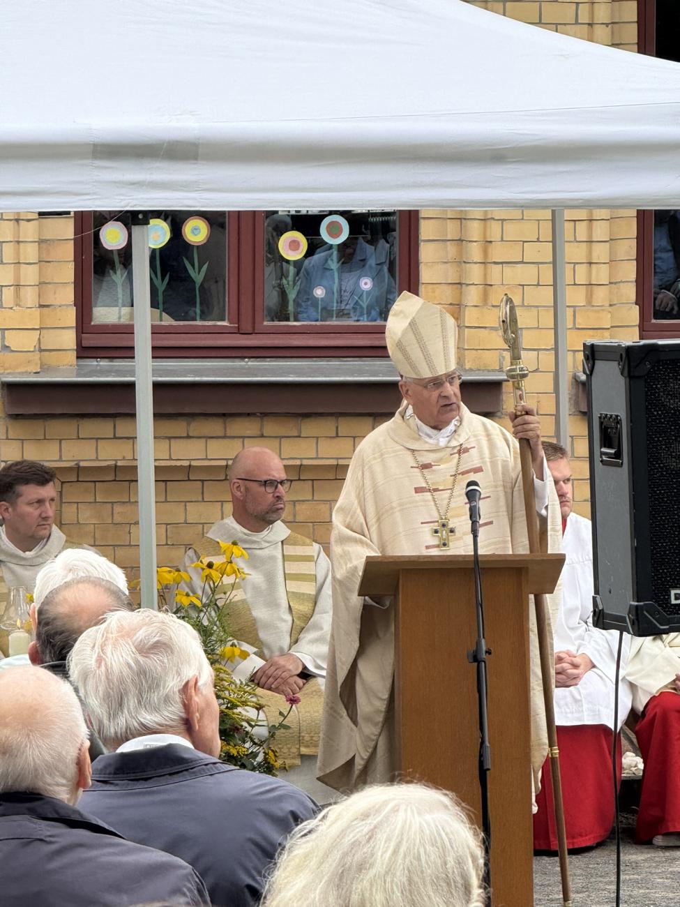 Gottesdienst, es spricht Weihbischof Dr. Reinhard Hauke
