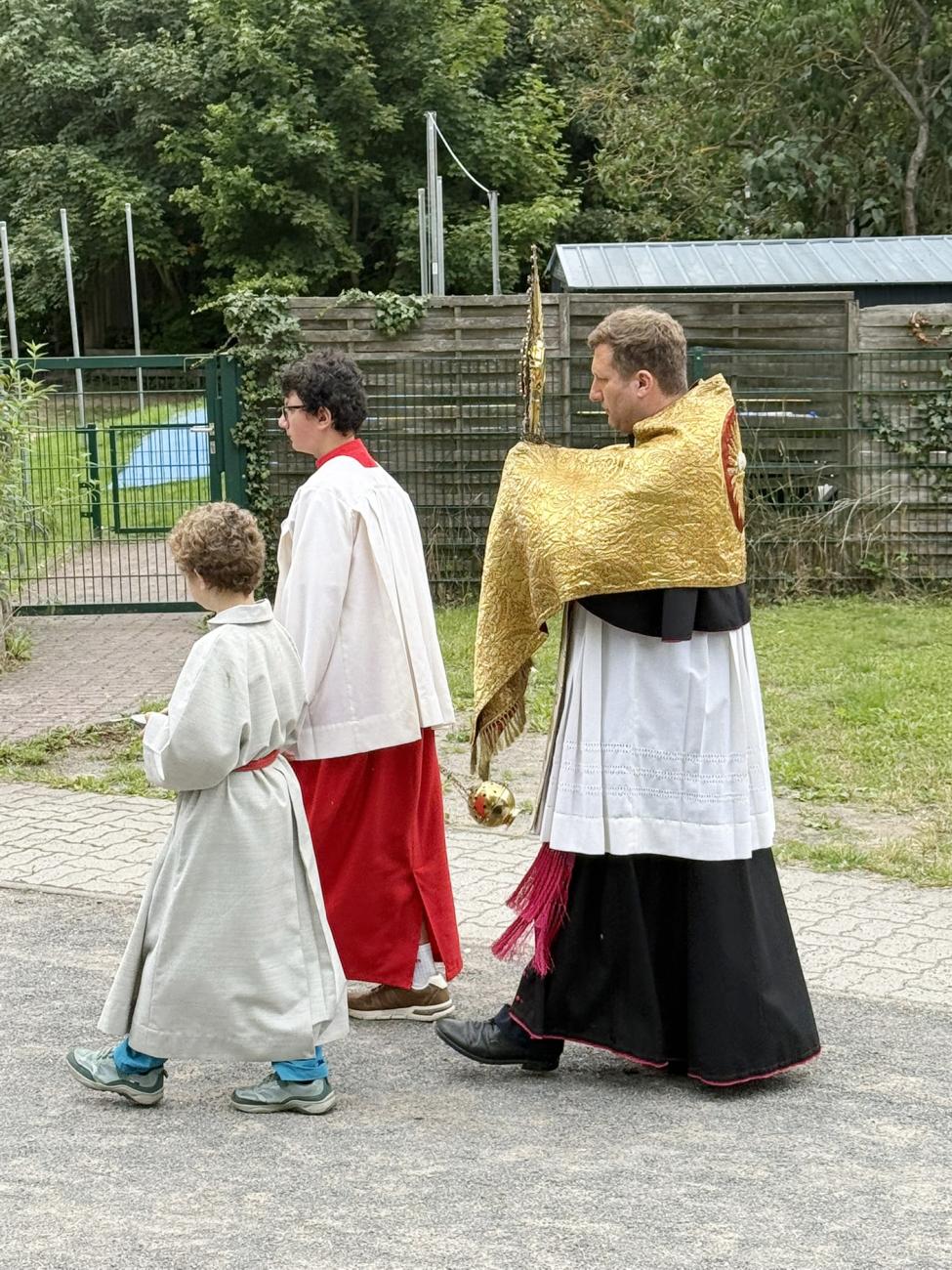 Monstranz wird getragen