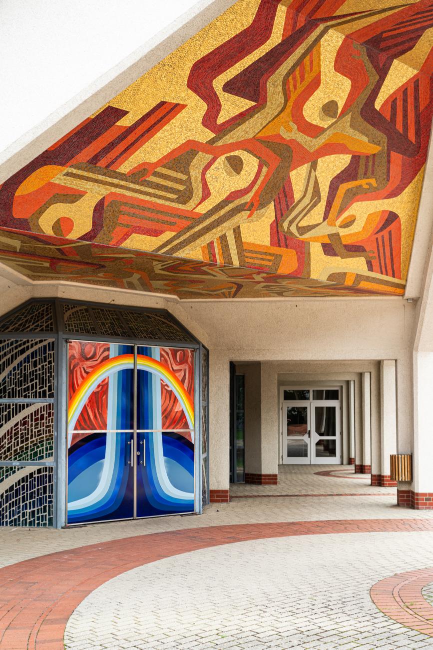 Kunstwerk in einer Kirche