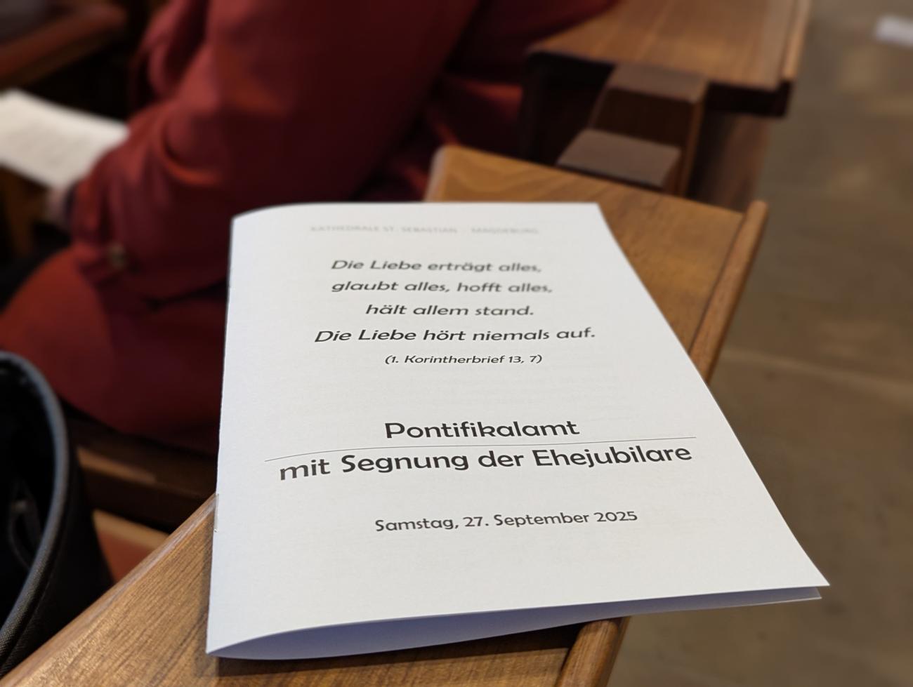 Menschen im Gottesdienst