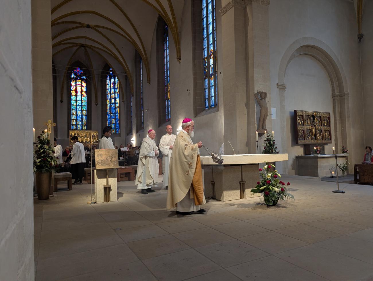Menschen im Gottesdienst