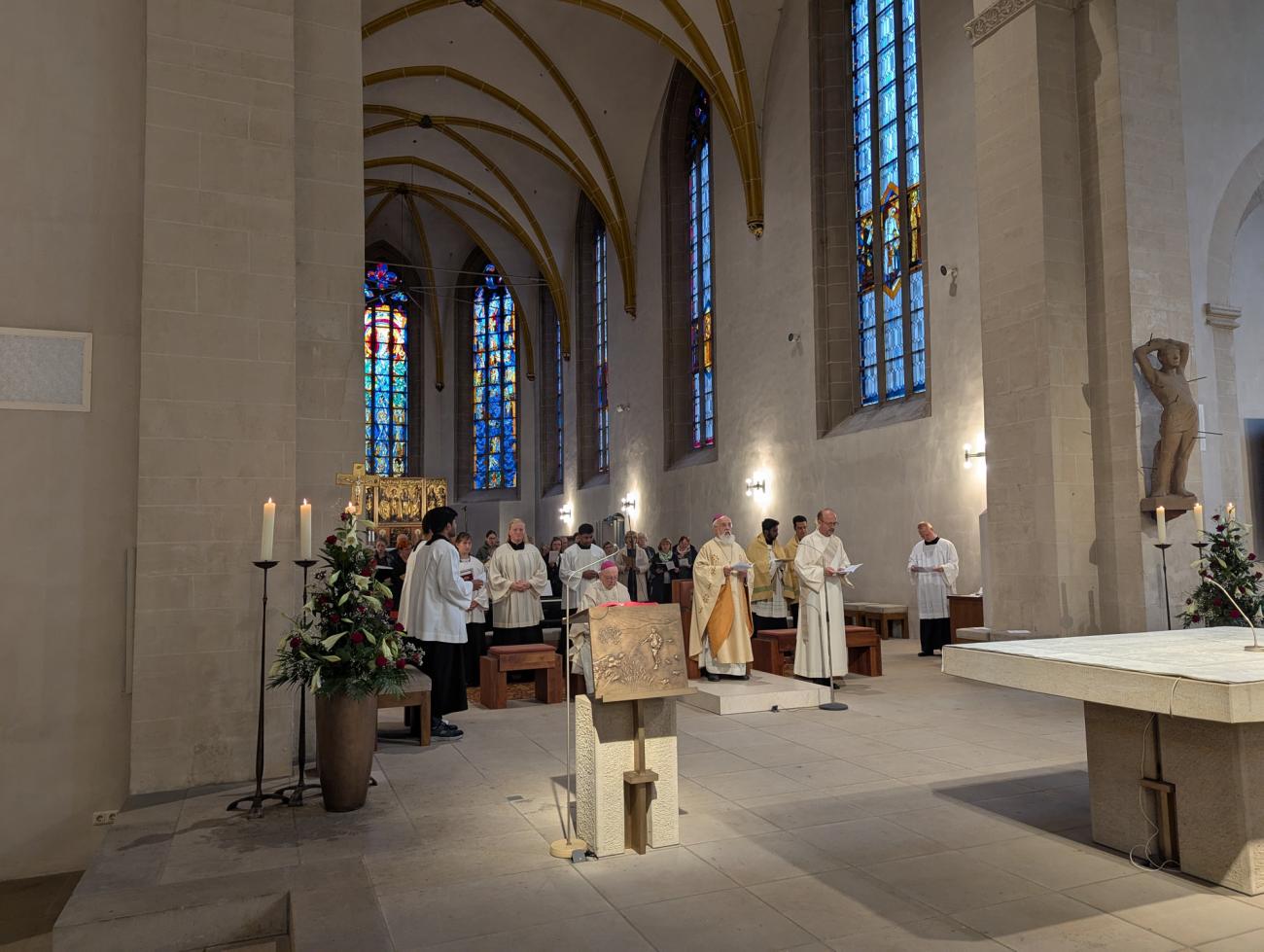 Menschen im Gottesdienst