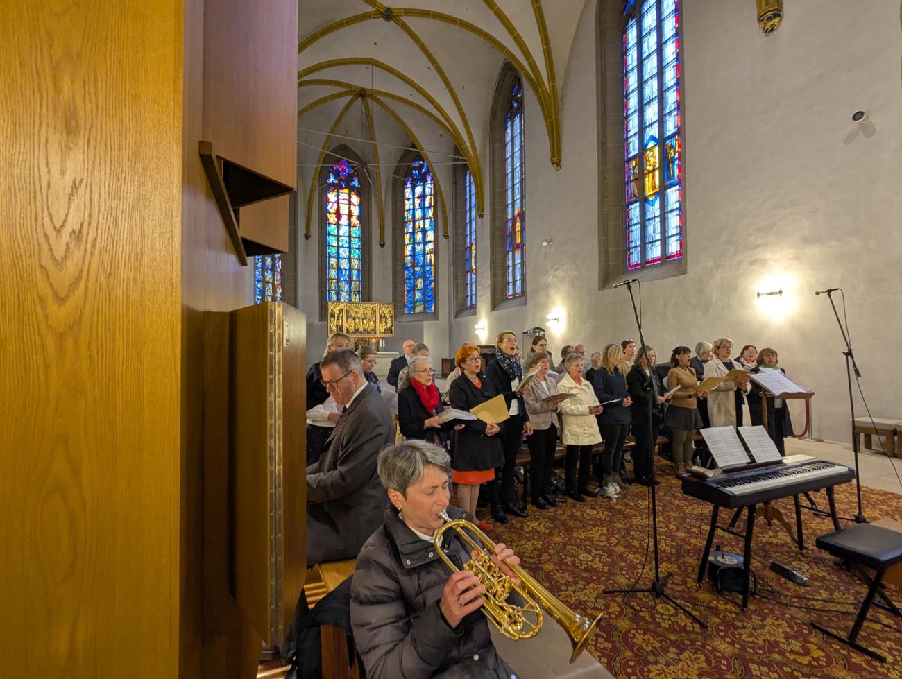 Menschen im Gottesdienst