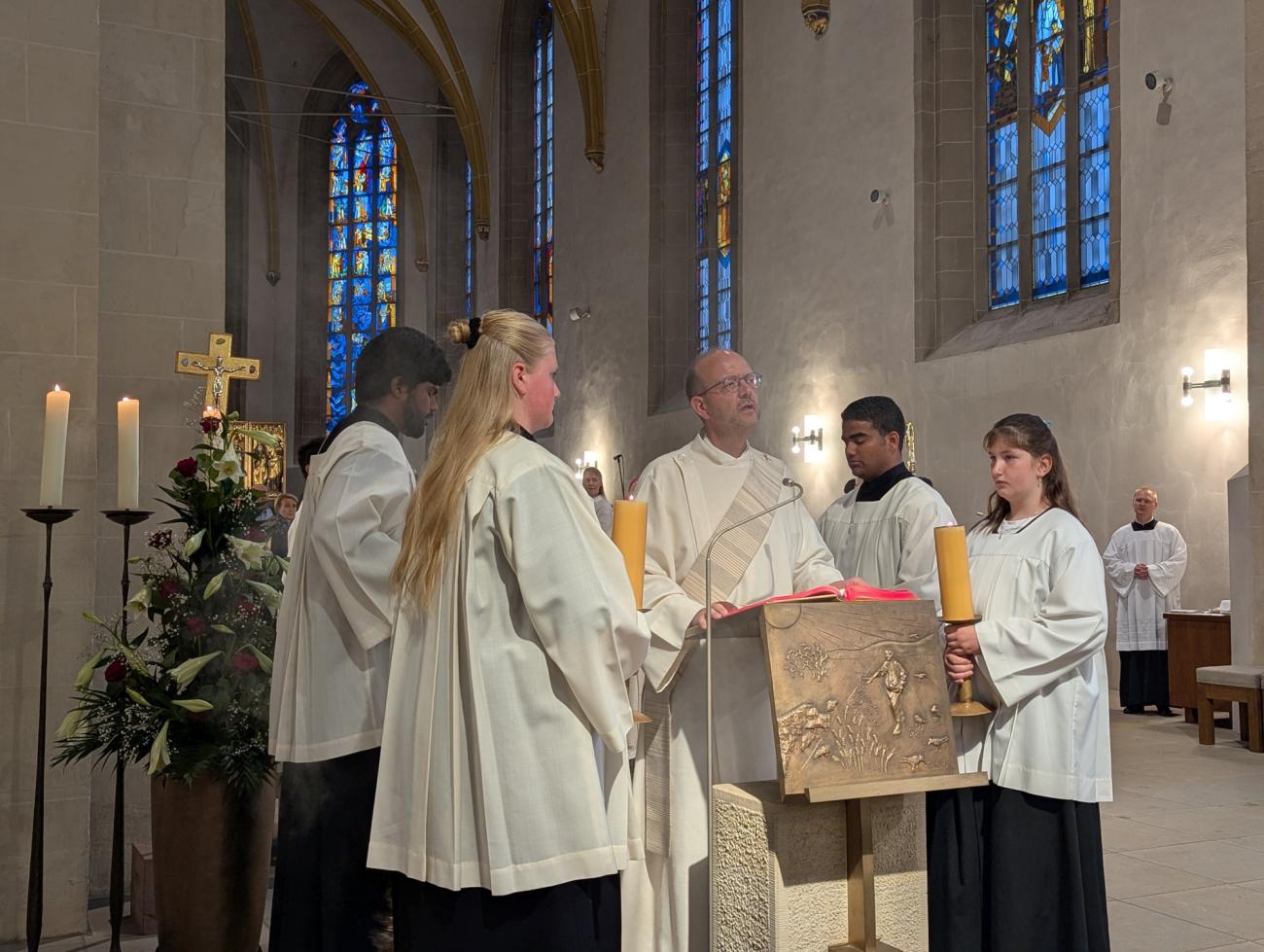 Menschen im Gottesdienst