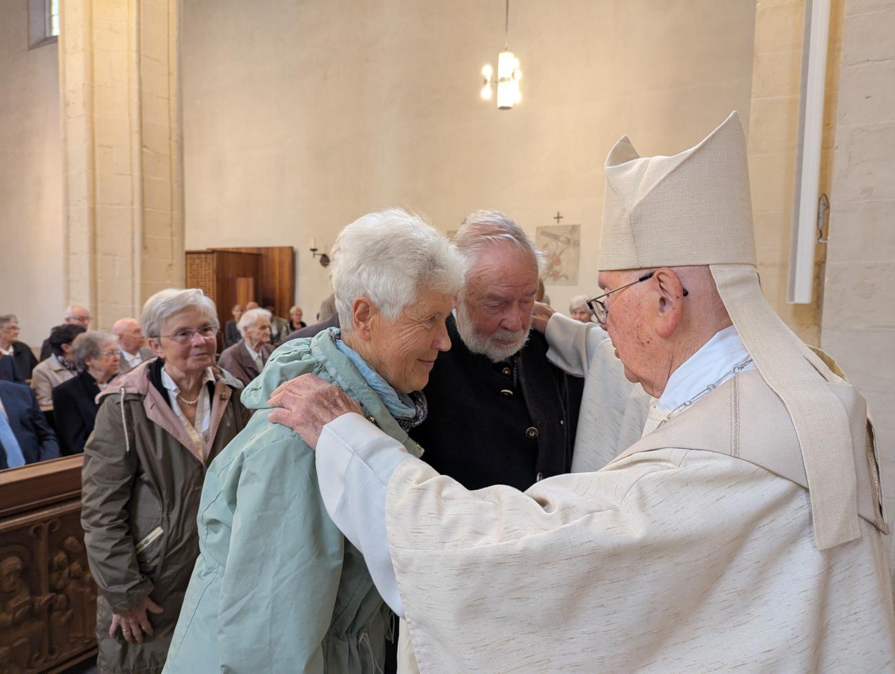 Menschen im Gottesdienst