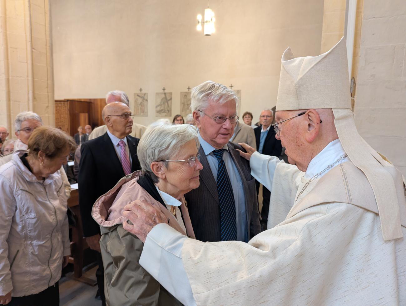 Menschen im Gottesdienst