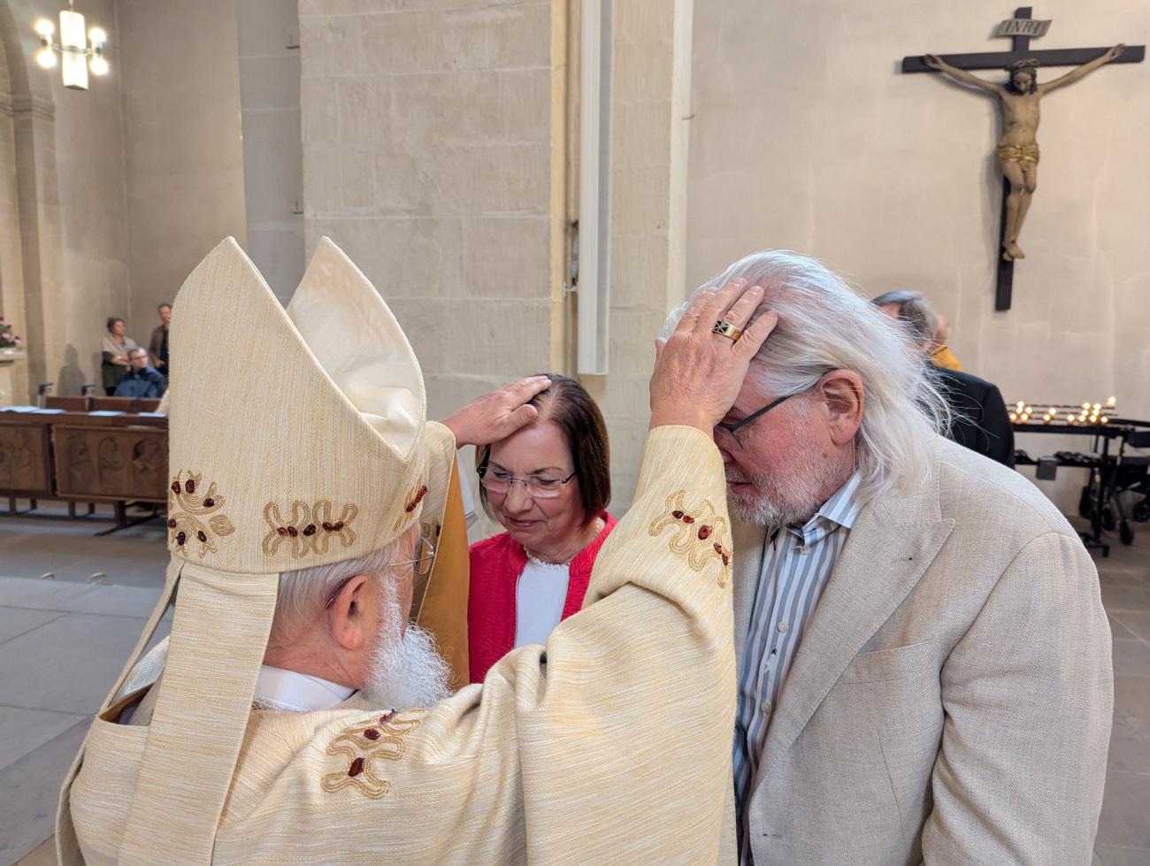 Menschen im Gottesdienst