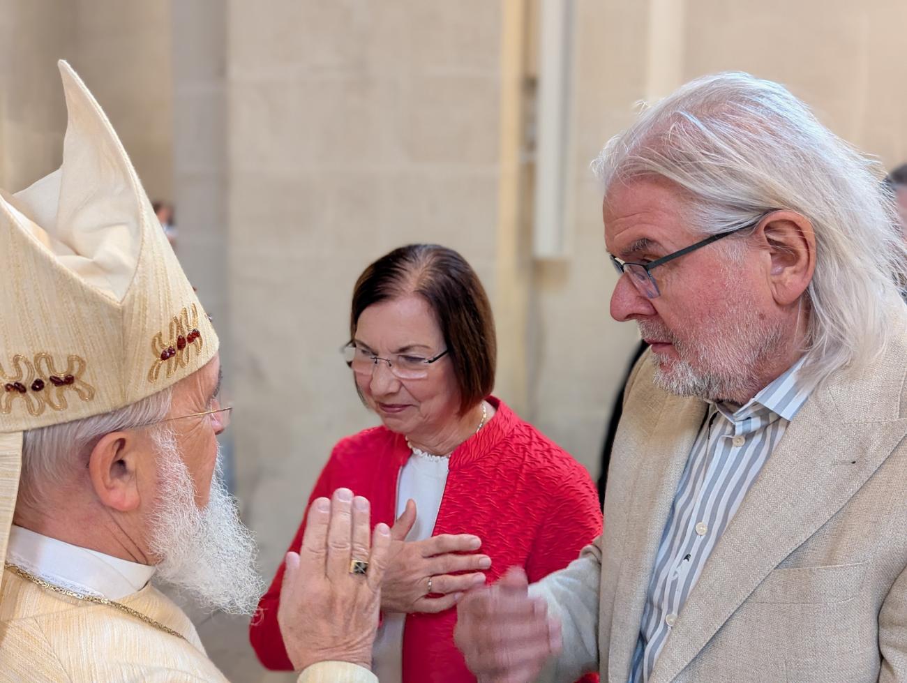 Menschen im Gottesdienst