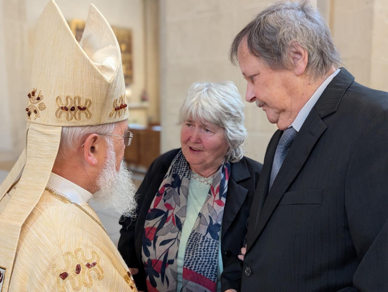 Menschen im Gottesdienst