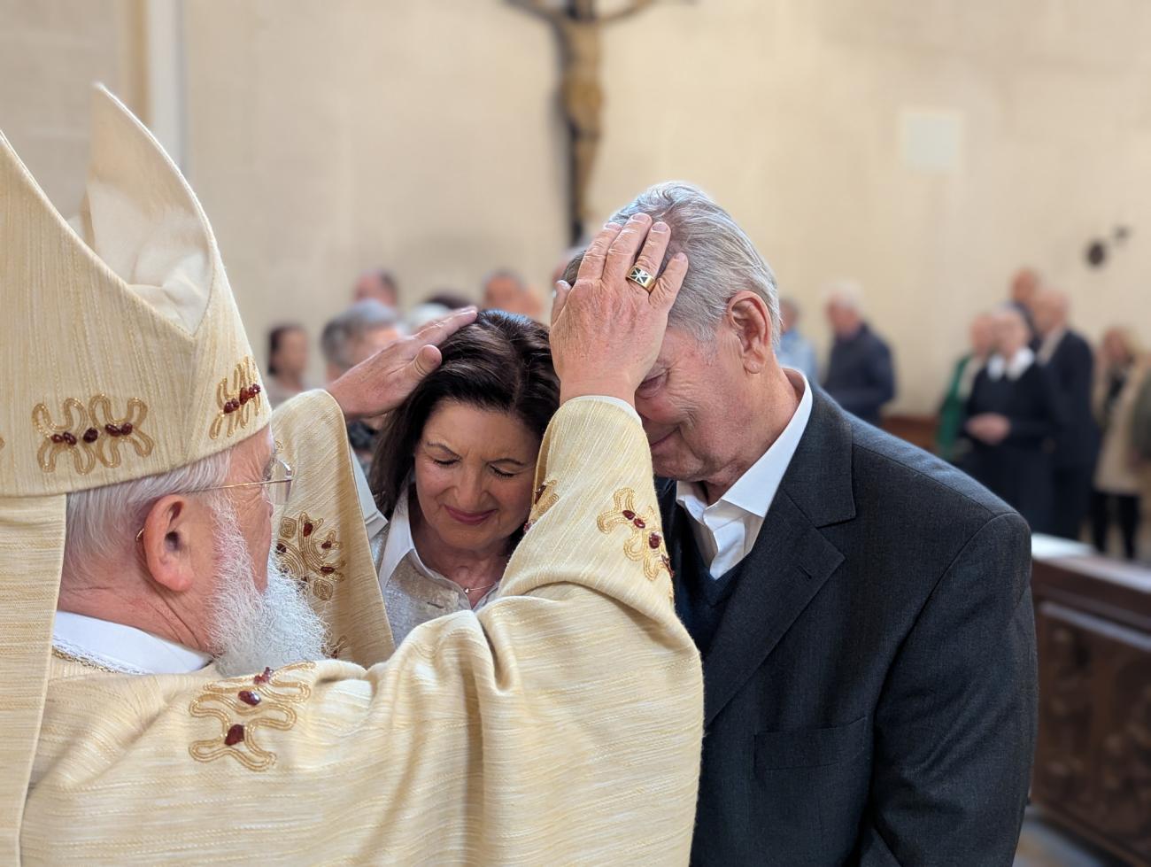 Menschen im Gottesdienst
