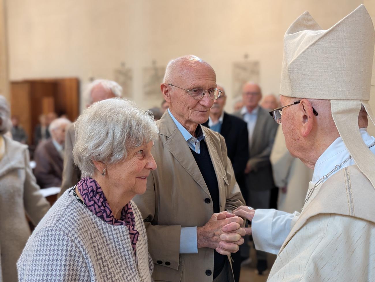 Menschen im Gottesdienst