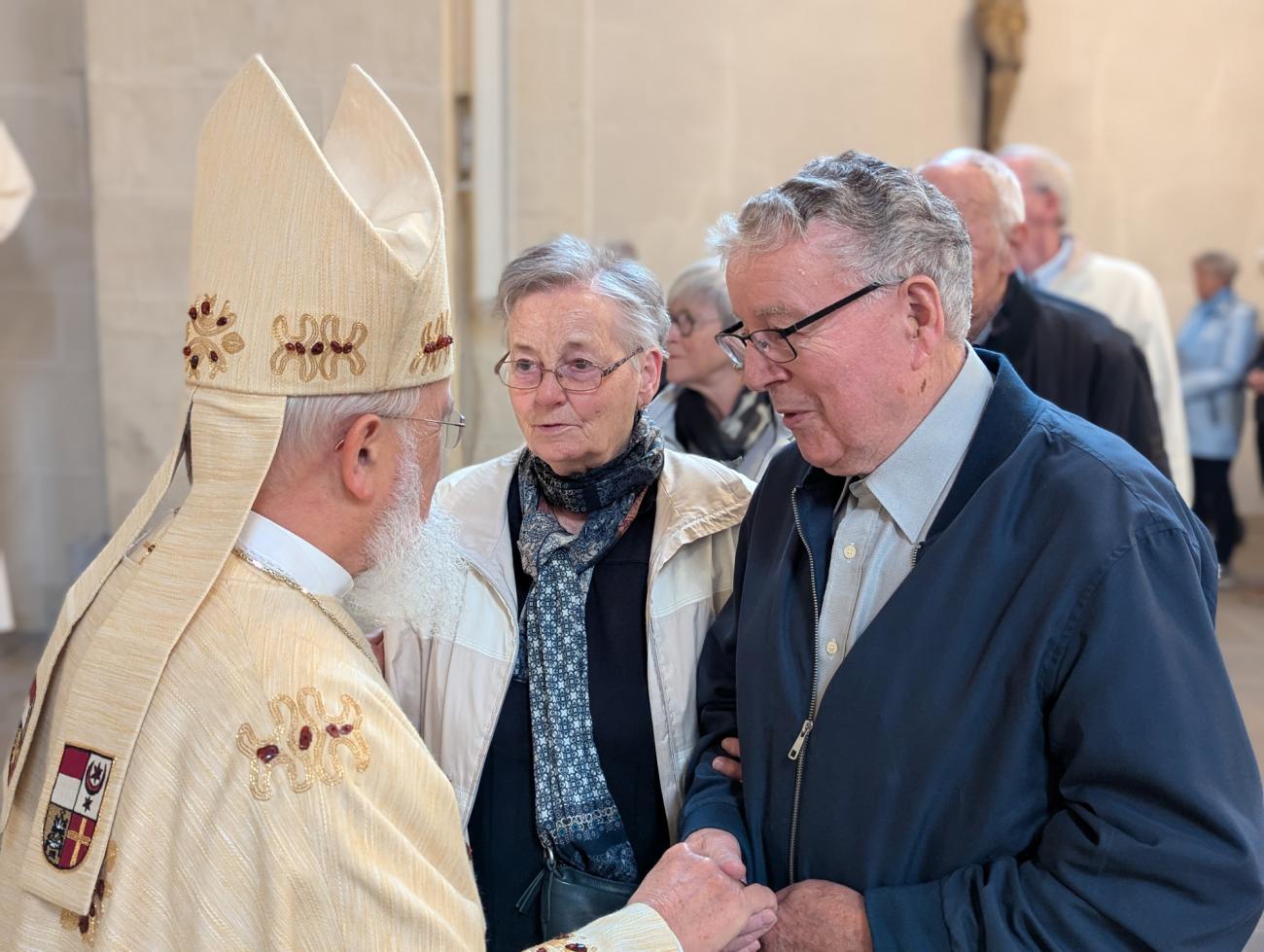 Menschen im Gottesdienst