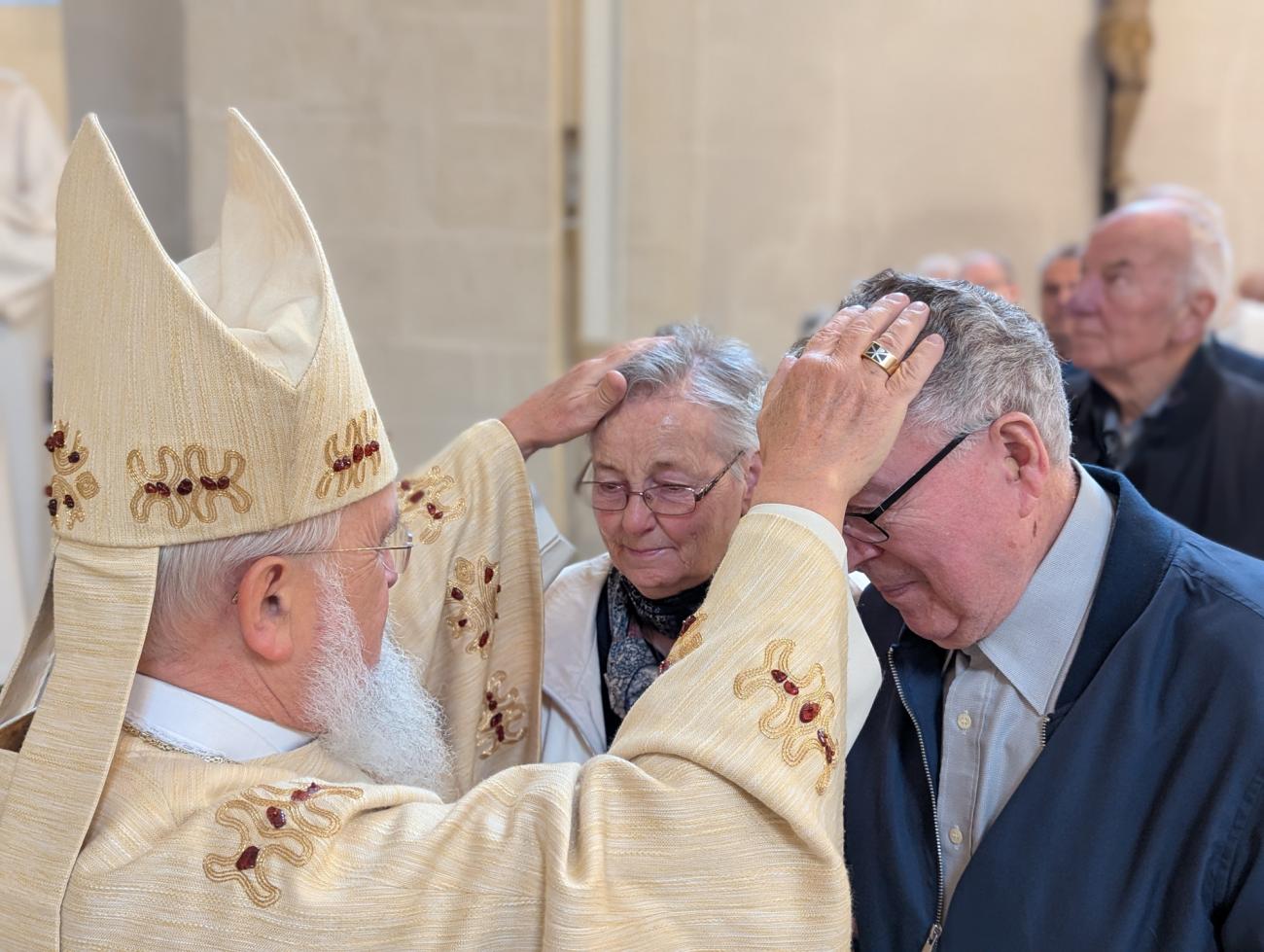 Menschen im Gottesdienst