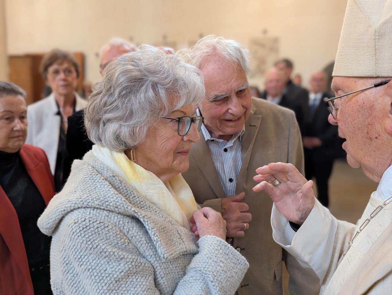 Menschen im Gottesdienst
