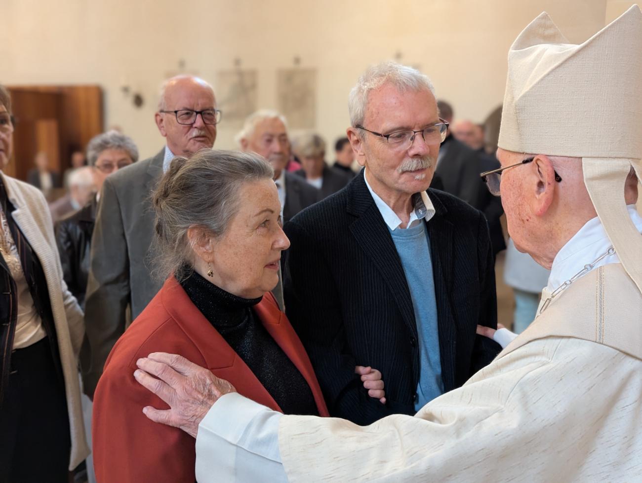 Menschen im Gottesdienst