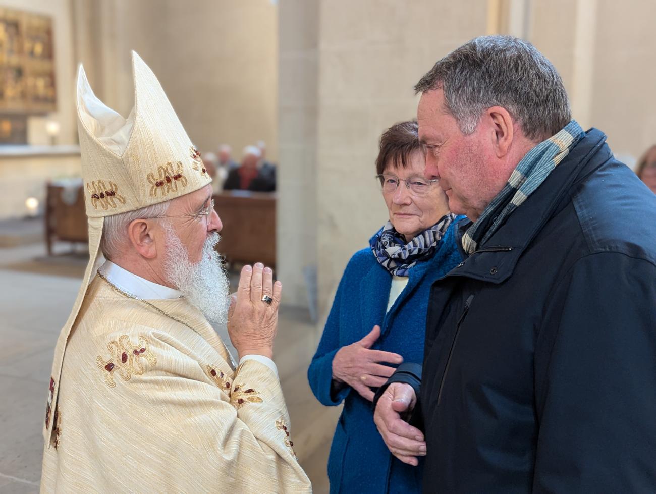 Menschen im Gottesdienst