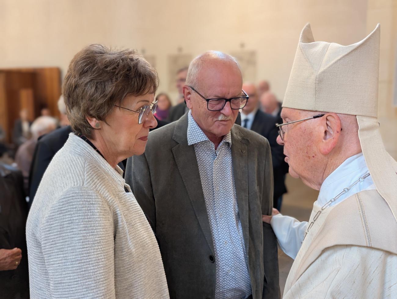 Menschen im Gottesdienst