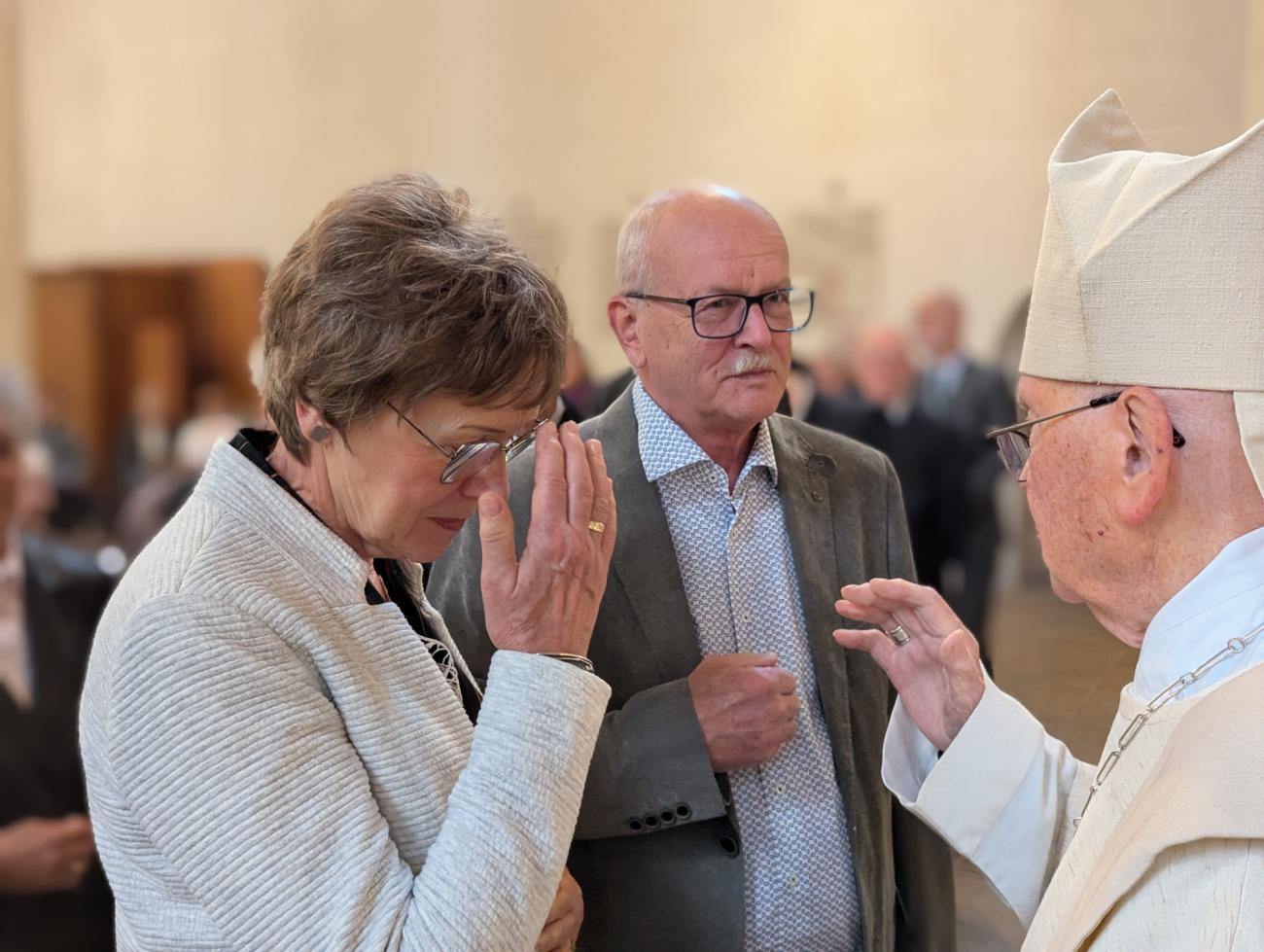 Menschen im Gottesdienst