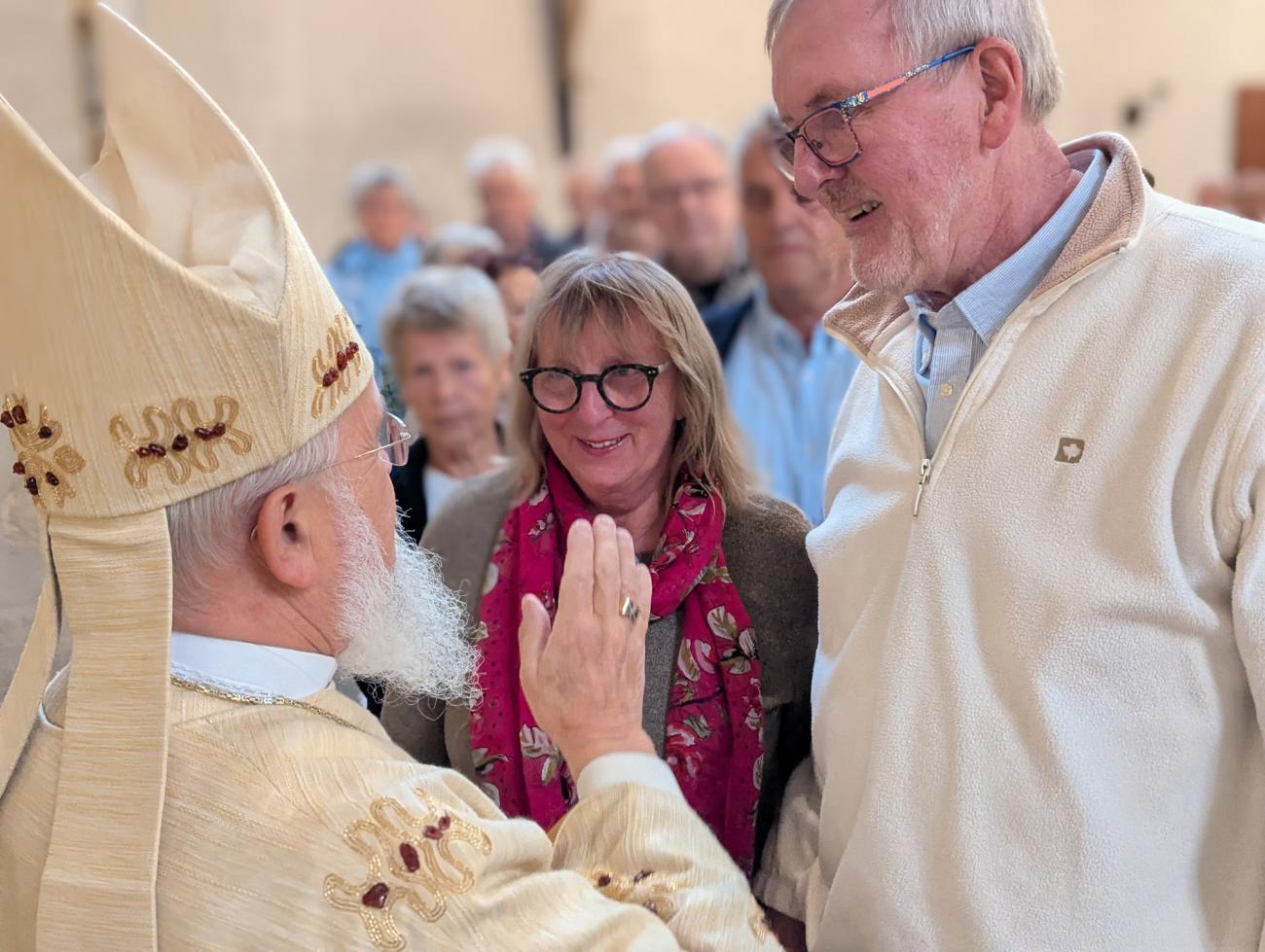 Menschen im Gottesdienst