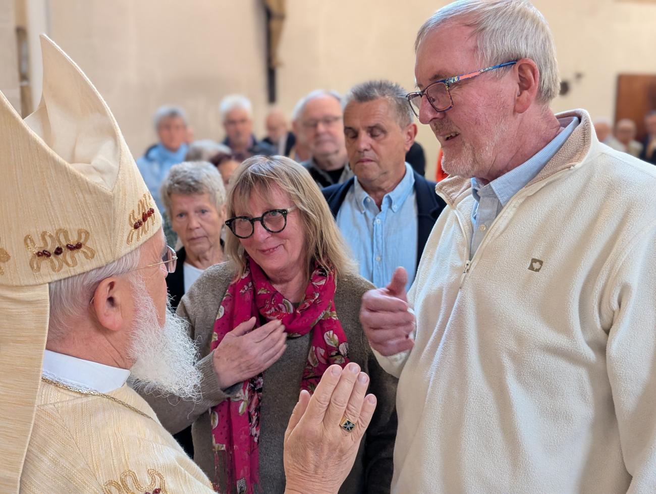 Menschen im Gottesdienst