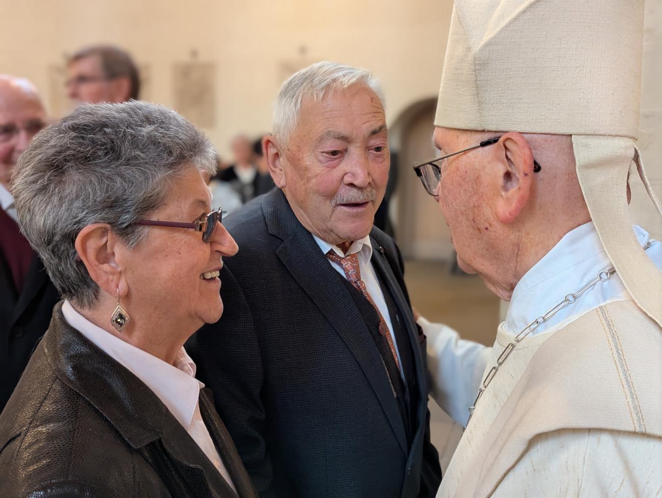 Menschen im Gottesdienst