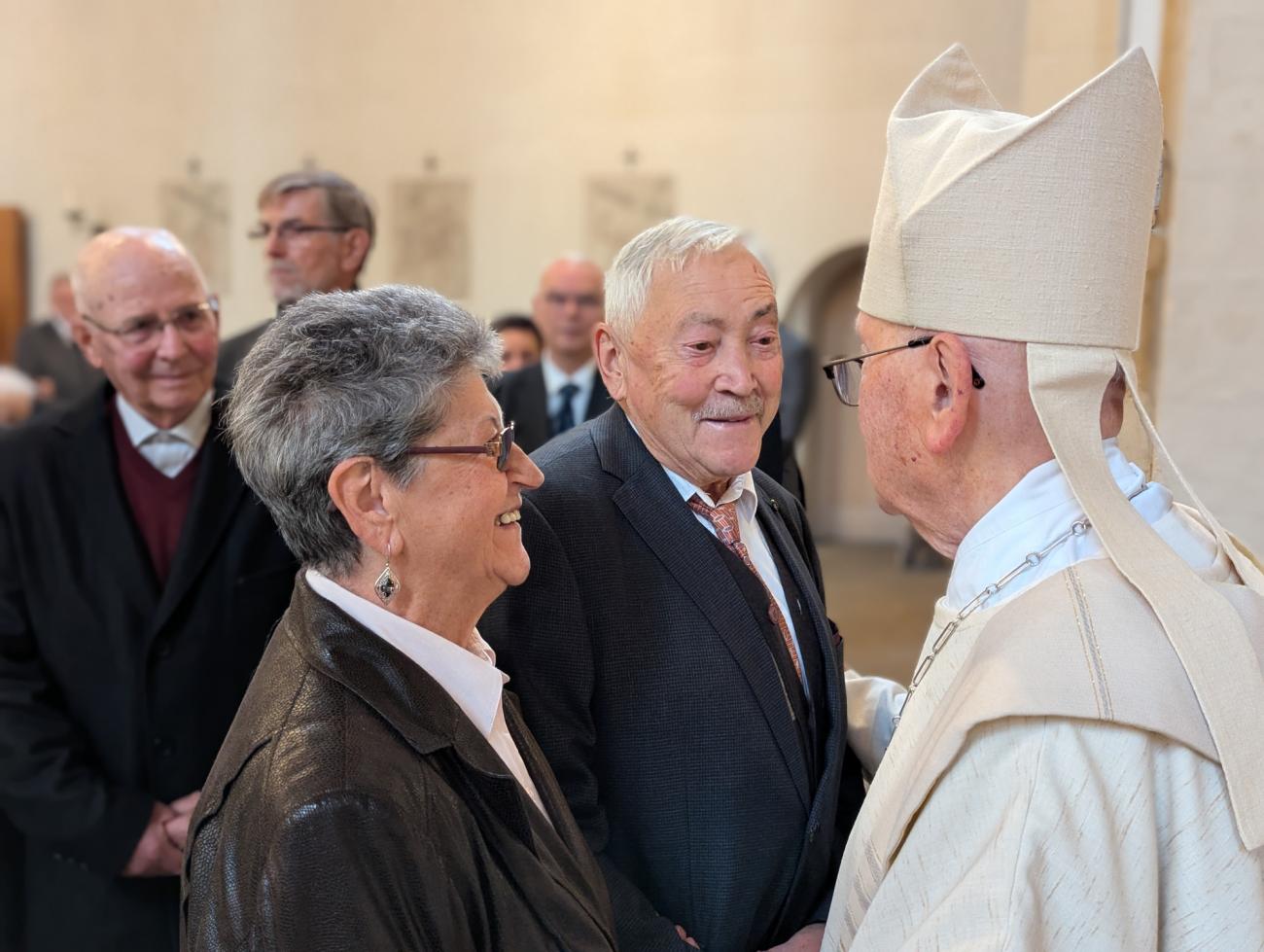 Menschen im Gottesdienst