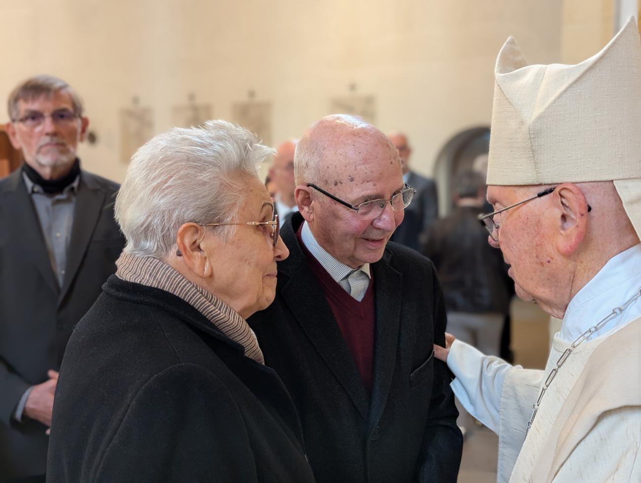 Menschen im Gottesdienst